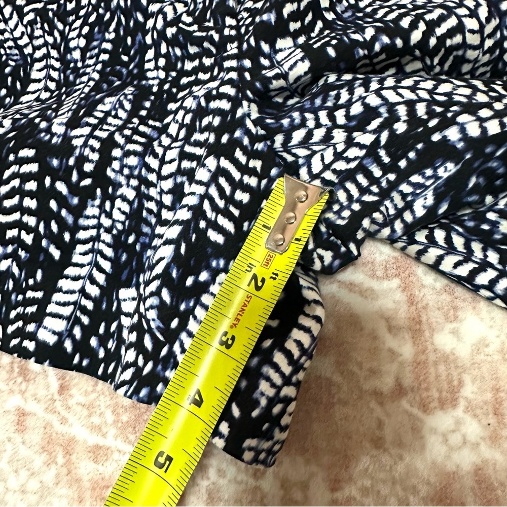 White House Black Market Patterned Shorts - Picture 4 of 8